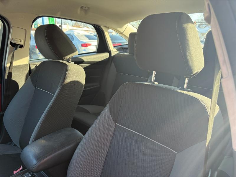 Ford Focus SE Sedan 2012