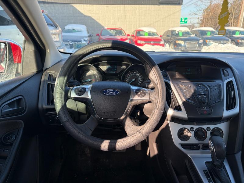 Ford Focus SE Sedan 2012