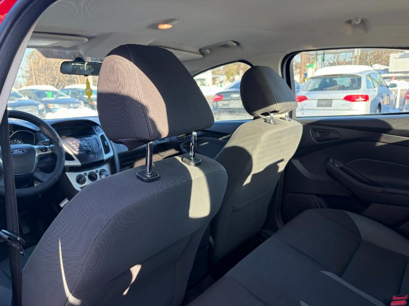 Ford Focus SE Sedan 2012