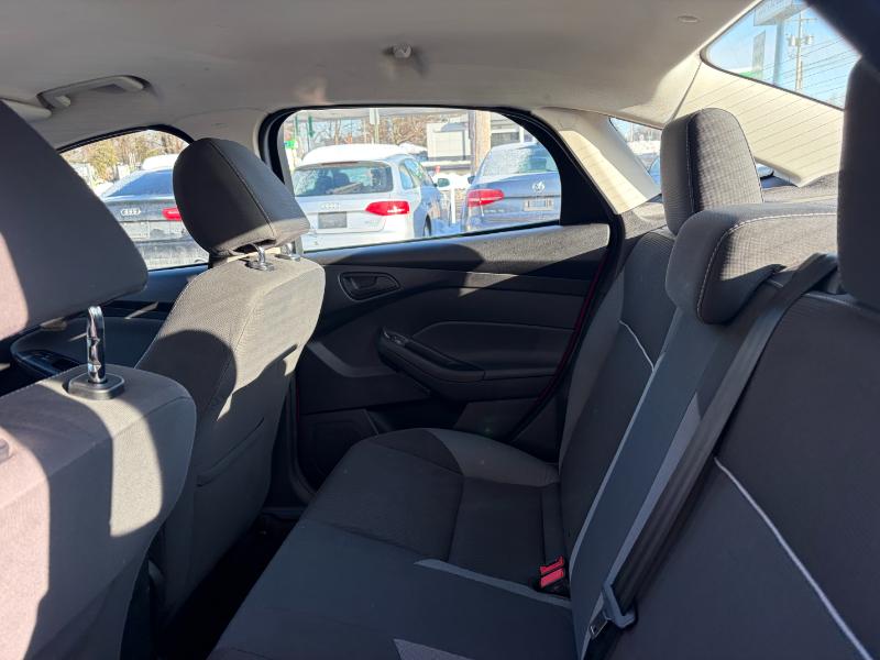 Ford Focus SE Sedan 2012