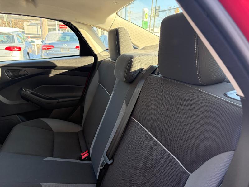 Ford Focus SE Sedan 2012