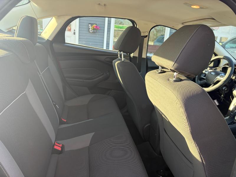 Ford Focus SE Sedan 2012