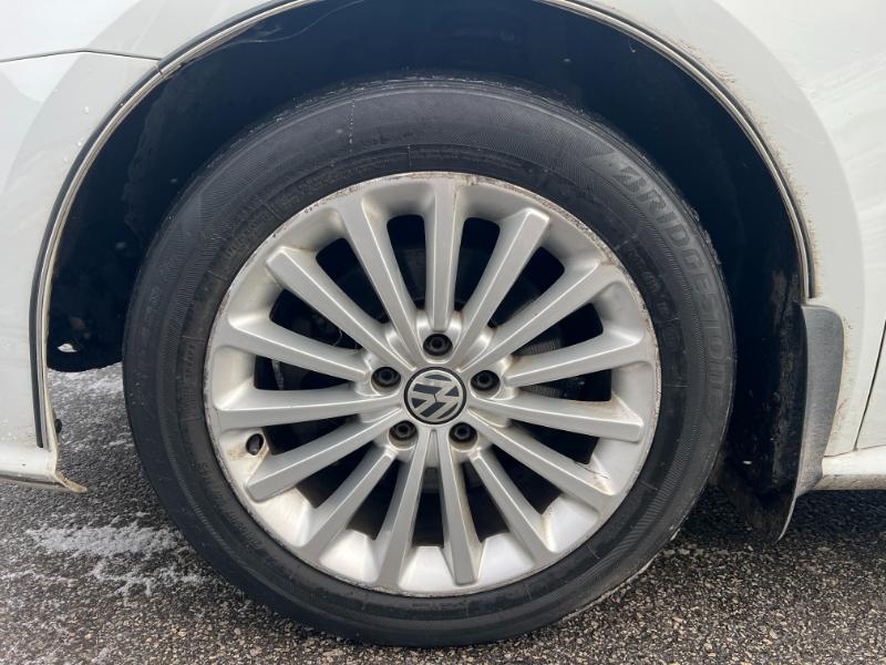 Volkswagen Passat SE PZEV 6A w/ Sunroof & Nav 2016