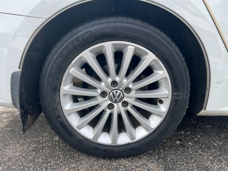 Volkswagen Passat SE PZEV 6A w/ Sunroof & Nav 2016