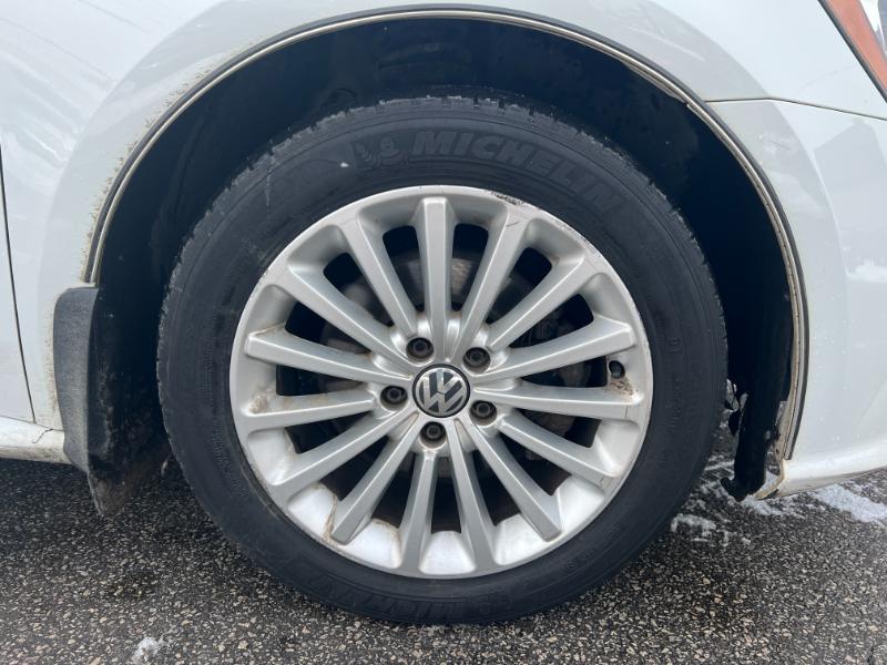 Volkswagen Passat SE PZEV 6A w/ Sunroof & Nav 2016
