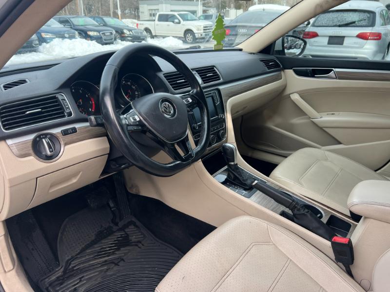 Volkswagen Passat SE PZEV 6A w/ Sunroof & Nav 2016