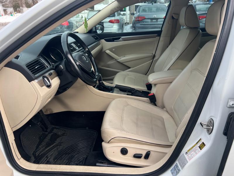 Volkswagen Passat SE PZEV 6A w/ Sunroof & Nav 2016