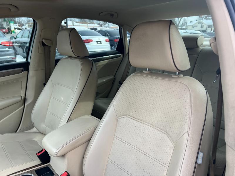 Volkswagen Passat SE PZEV 6A w/ Sunroof & Nav 2016