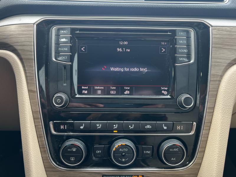 Volkswagen Passat SE PZEV 6A w/ Sunroof & Nav 2016