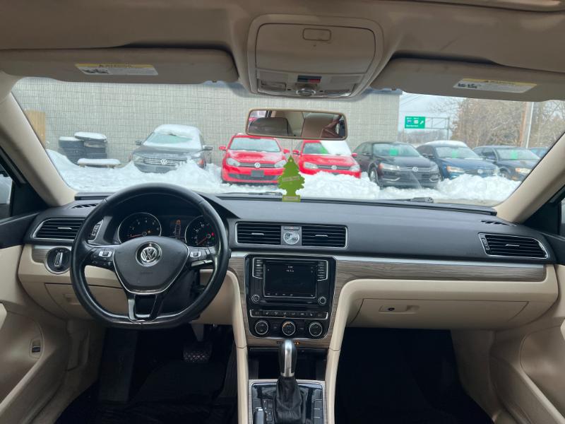 Volkswagen Passat SE PZEV 6A w/ Sunroof & Nav 2016