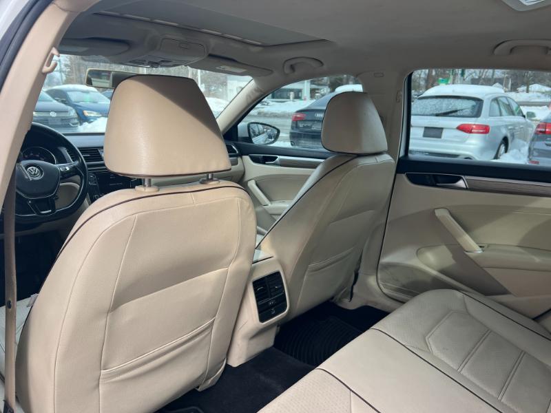 Volkswagen Passat SE PZEV 6A w/ Sunroof & Nav 2016