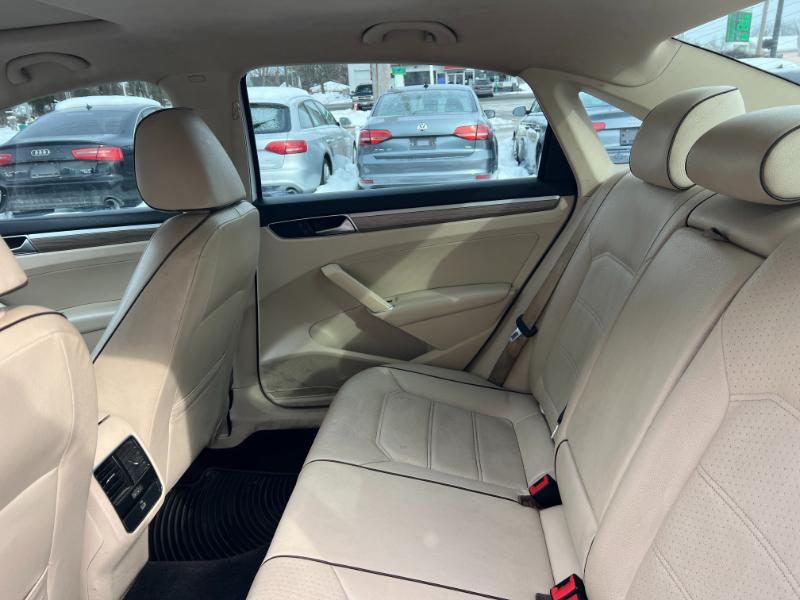 Volkswagen Passat SE PZEV 6A w/ Sunroof & Nav 2016