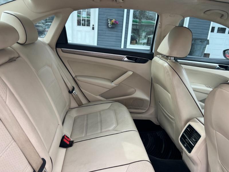 Volkswagen Passat SE PZEV 6A w/ Sunroof & Nav 2016