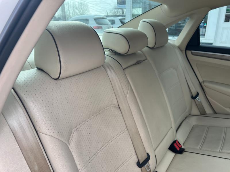 Volkswagen Passat SE PZEV 6A w/ Sunroof & Nav 2016