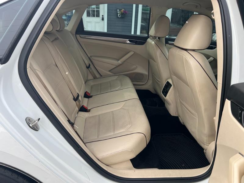 Volkswagen Passat SE PZEV 6A w/ Sunroof & Nav 2016