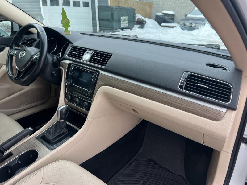 Volkswagen Passat SE PZEV 6A w/ Sunroof & Nav 2016