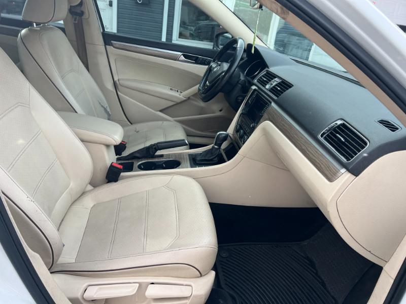 Volkswagen Passat SE PZEV 6A w/ Sunroof & Nav 2016