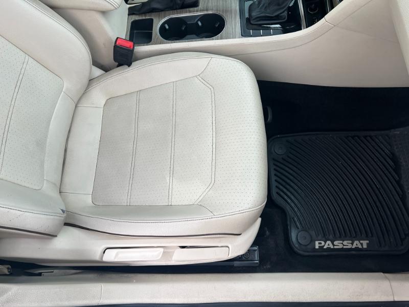 Volkswagen Passat SE PZEV 6A w/ Sunroof & Nav 2016