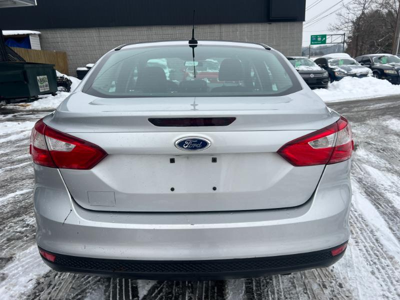 Ford Focus SE Sedan 2014