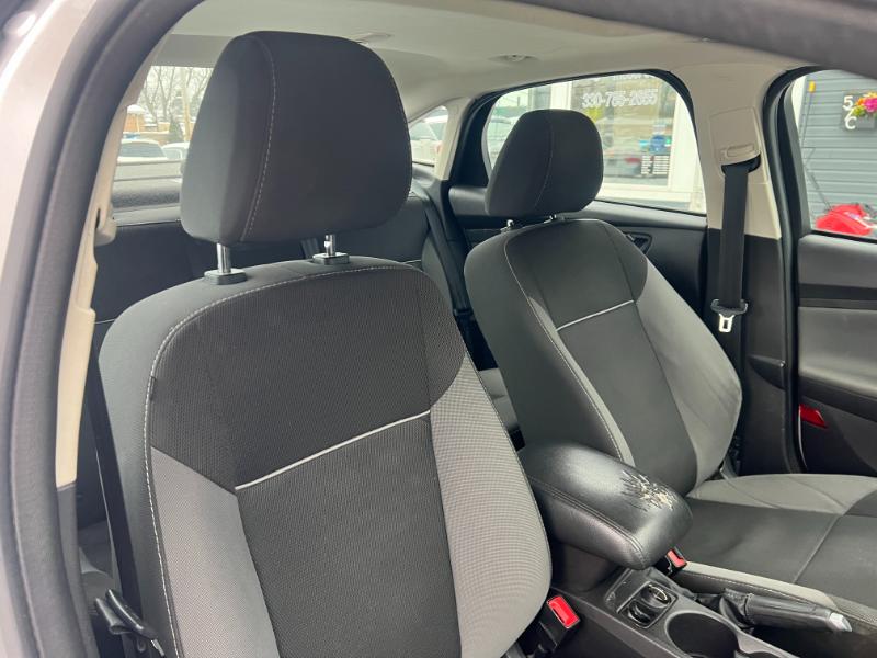 Ford Focus SE Sedan 2014