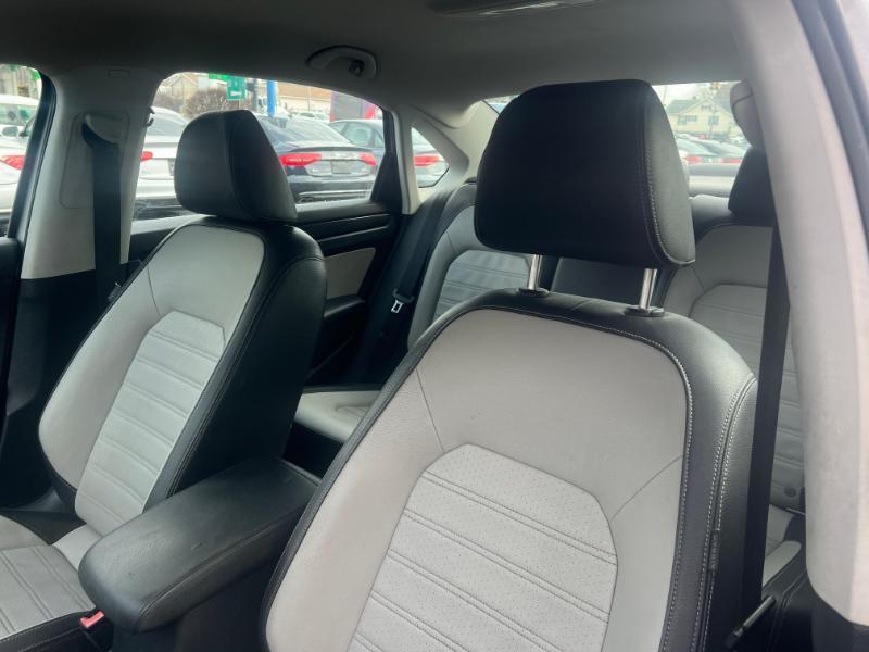 Volkswagen Passat 1.8T SE AT PZEV 2014