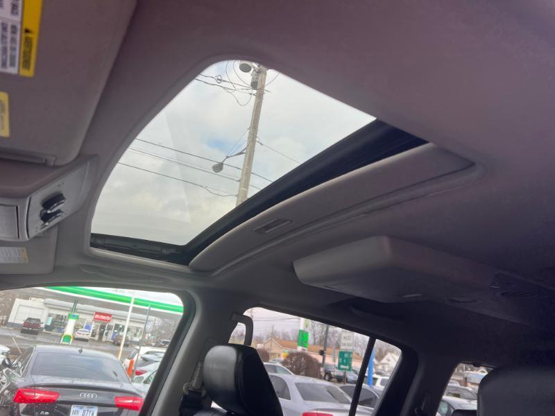 Nissan Armada Platinum 4WD 2011