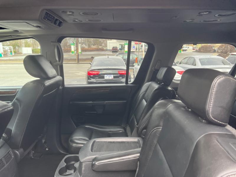 Nissan Armada Platinum 4WD 2011