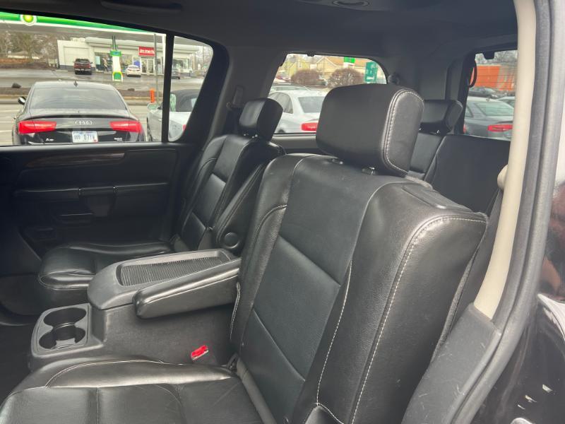 Nissan Armada Platinum 4WD 2011