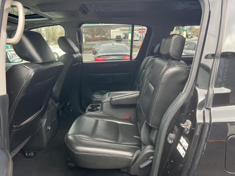 Nissan Armada Platinum 4WD 2011