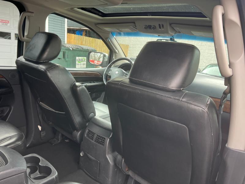 Nissan Armada Platinum 4WD 2011