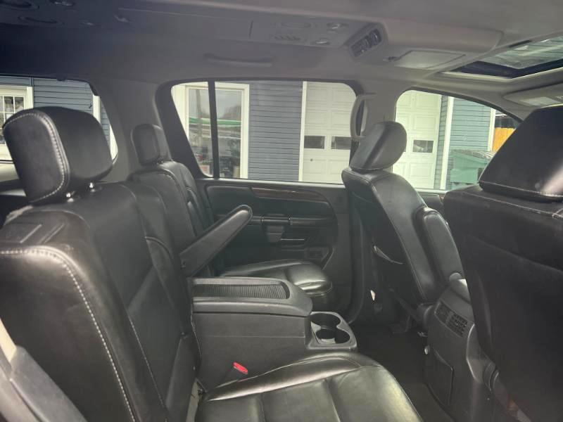 Nissan Armada Platinum 4WD 2011