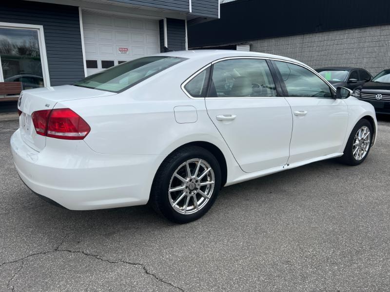 Volkswagen Passat 2.5L SE AT 2012