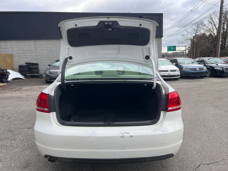 Volkswagen Passat 2.5L SE AT 2012