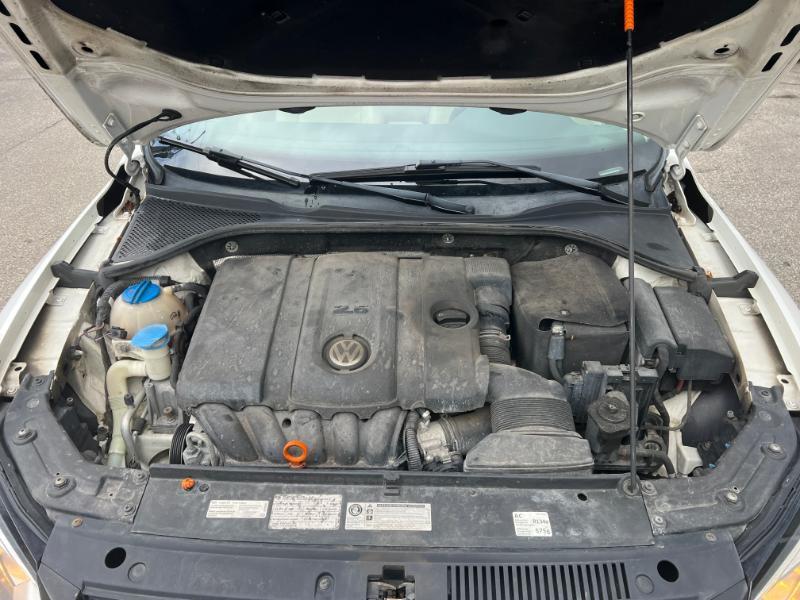 Volkswagen Passat 2.5L SE AT 2012