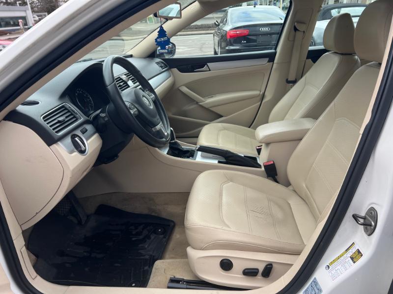 Volkswagen Passat 2.5L SE AT 2012