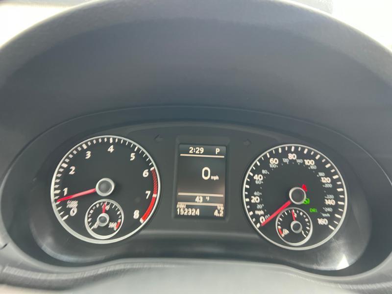 Volkswagen Passat 2.5L SE AT 2012