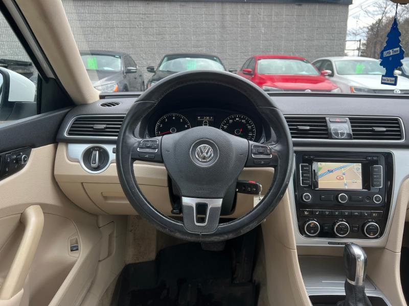 Volkswagen Passat 2.5L SE AT 2012