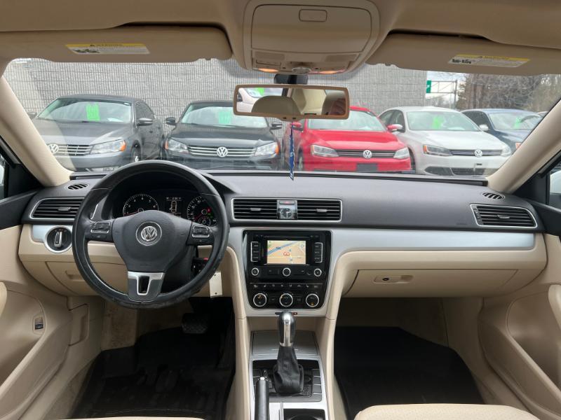 Volkswagen Passat 2.5L SE AT 2012