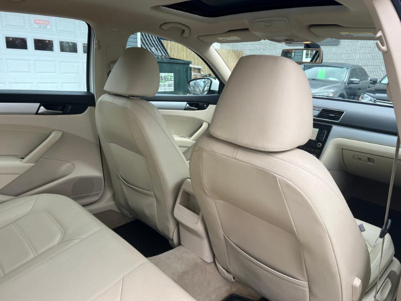 Volkswagen Passat 2.5L SE AT 2012