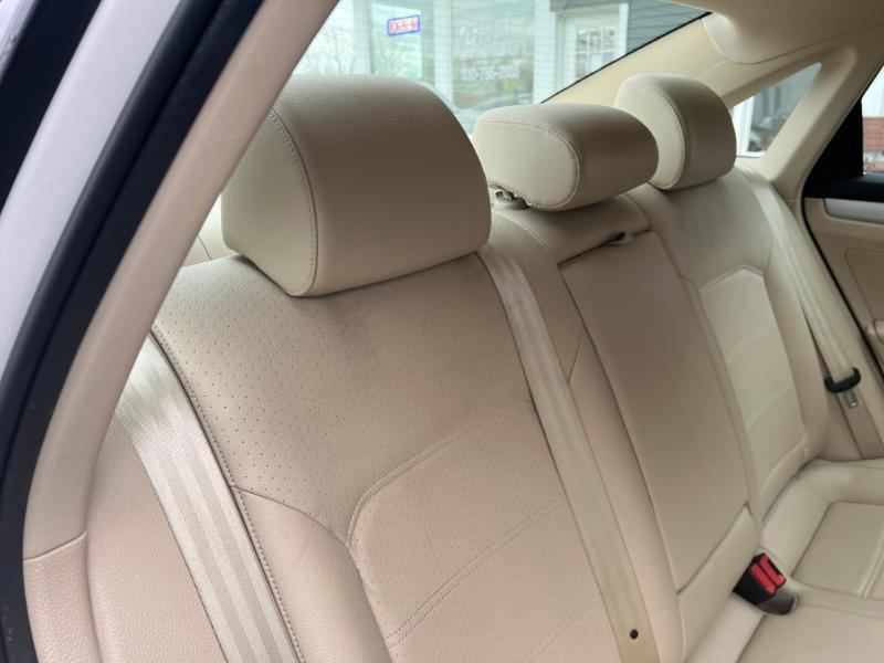 Volkswagen Passat 2.5L SE AT 2012