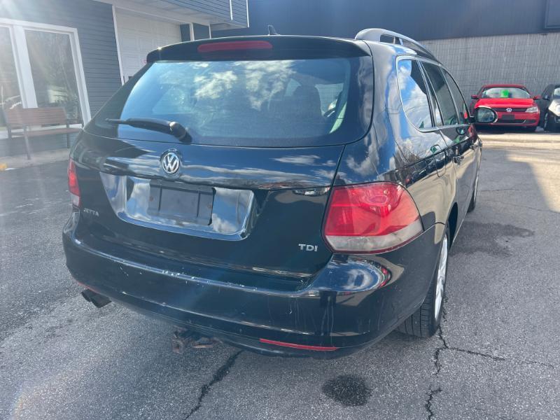 Volkswagen Jetta SportWagen 2.0L TDI 2011