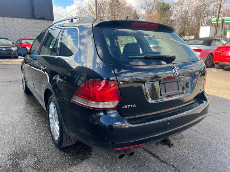 Volkswagen Jetta SportWagen 2.0L TDI 2011