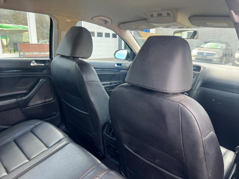 Volkswagen Jetta SportWagen 2.0L TDI 2011