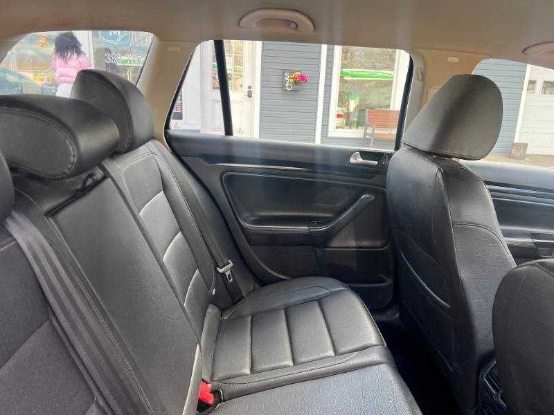 Volkswagen Jetta SportWagen 2.0L TDI 2011