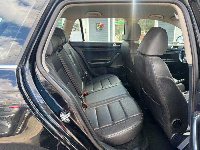 Volkswagen Jetta SportWagen 2.0L TDI 2011