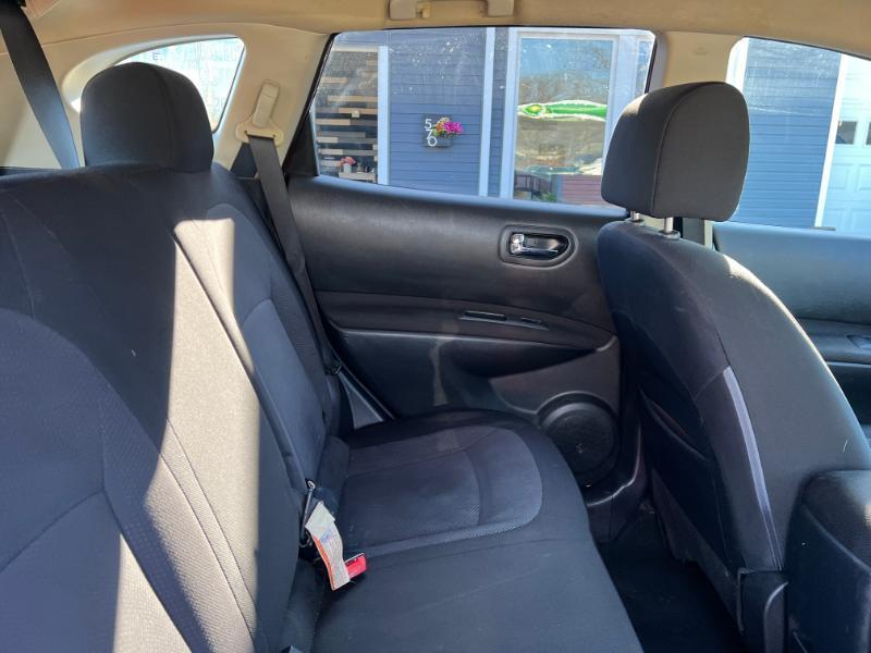 Nissan Rogue S AWD 2011