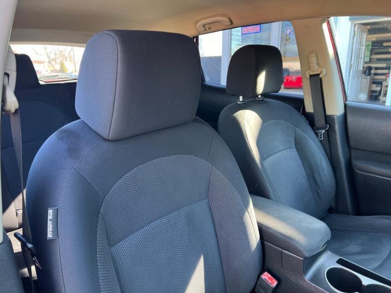 Nissan Rogue S AWD 2011