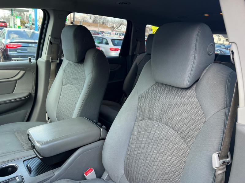 Chevrolet Traverse LS FWD w/PDC 2017