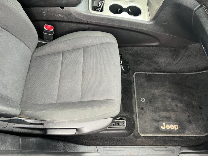 Jeep Grand Cherokee Laredo 4WD 2012