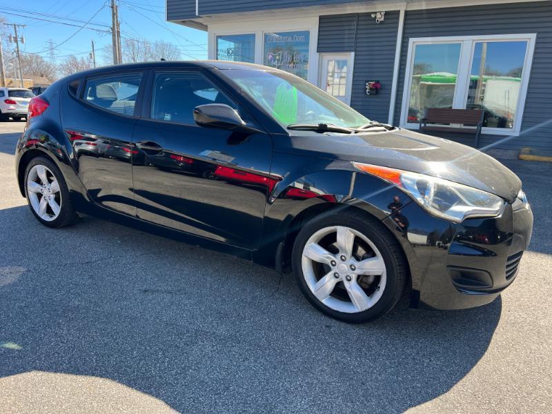 Hyundai Veloster Base 2013